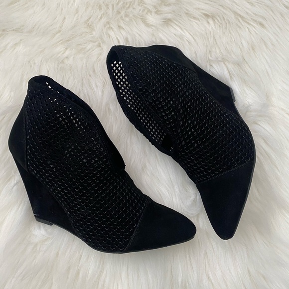 Qupid Shoes - Black Suede PU Wedges